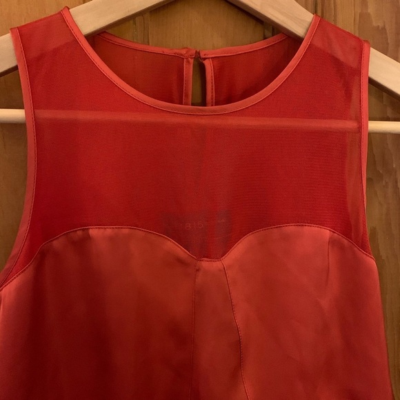 Pringle of Scotland sleeveless blouse, size 2 - Picture 3 of 7